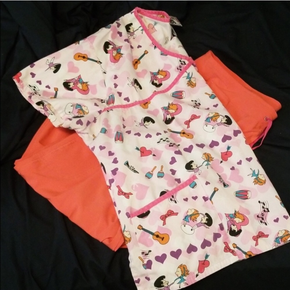 Smitten Scrub Set ♥︎ - Picture 3 of 7